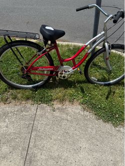 Swinn woman’s Southport 7 speed road bike