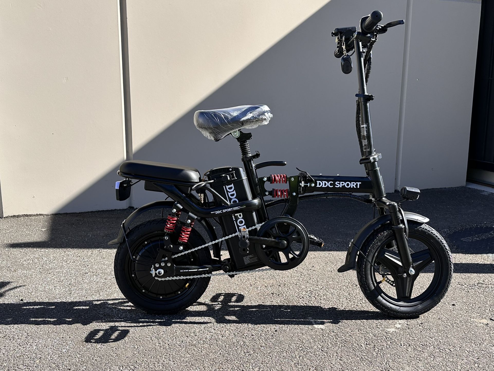 Foldable Electric Bike 700W Motor, 20mph Speed, 60 Mile Range
