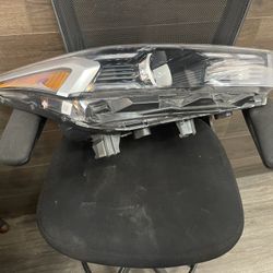 WAS BROKEN BUT REPAIRED 2022-2924 KIA FORTE HEADLIGHT M7(contact info removed)0