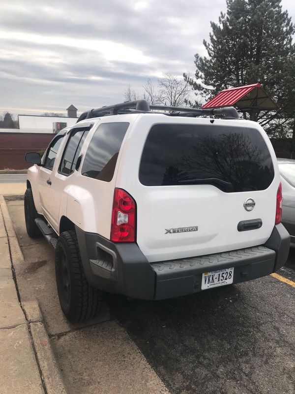 Nissan xterra 2006 millas 80000 price 7200