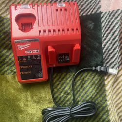 Milwaukee M12/M18 Charger 