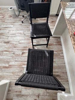 Black barstool chairs