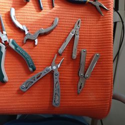 4-Mini PLIERS AND 4- MINI  MULTI TOOLS+