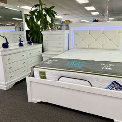 St Patty Day Deal🍀Beautiful White 5pc Bedroom Furniture Set Available Limited Time Only $699