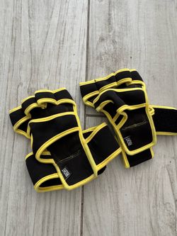 2 pairs of padded weightlifting wrist wraps/grips