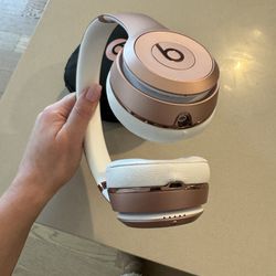 Rose Gold Beats Solo 3