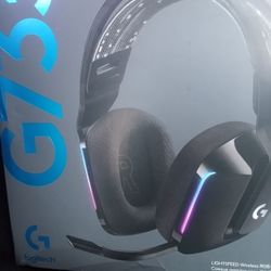 A Pair Of Headphones At Universal Cordless