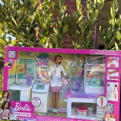 Barbie Doctor Fast Cast Clinic Playset 30+ Pieces Brand New
