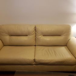 Selling Leather Furniture 