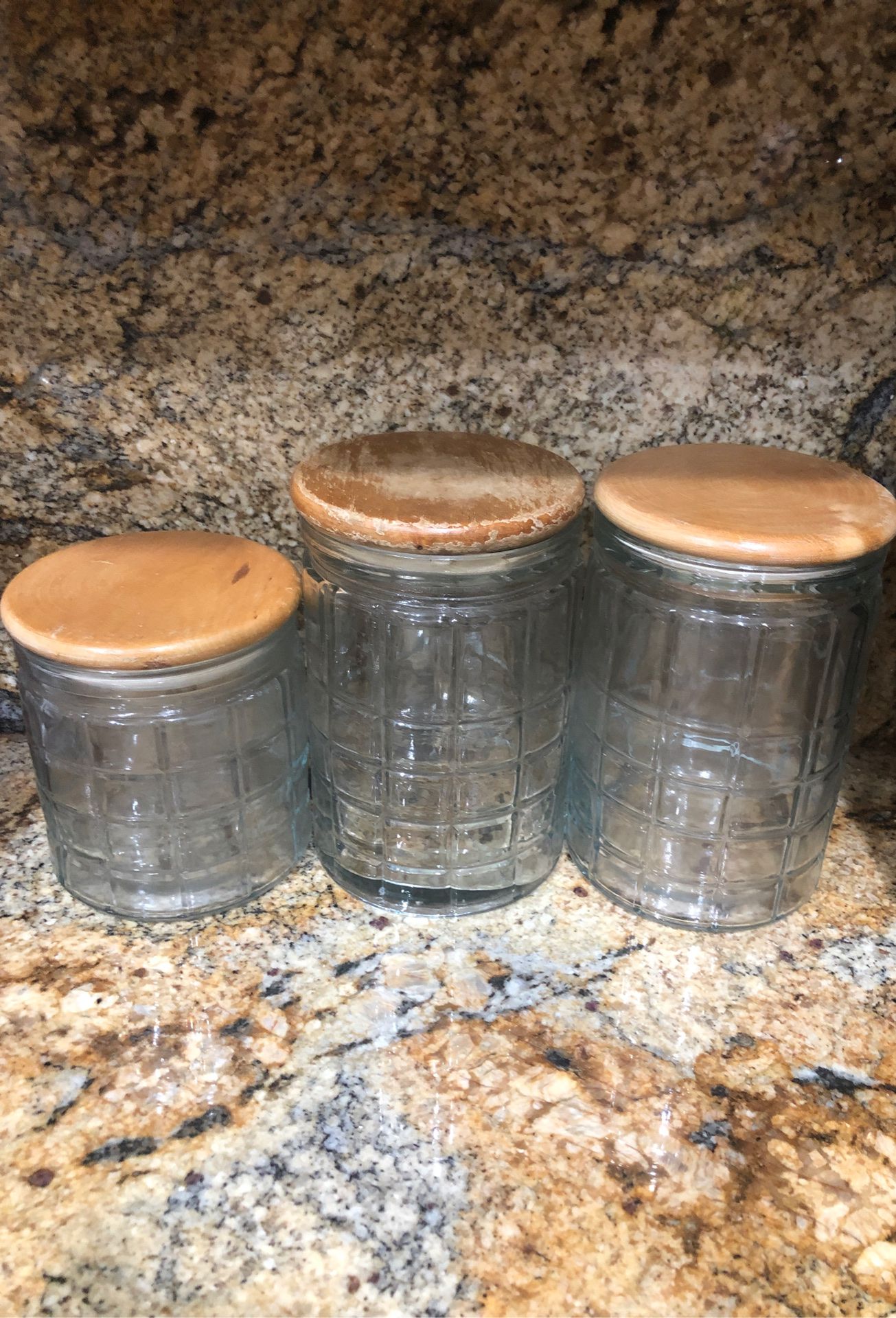 Set of 3 glass canisters