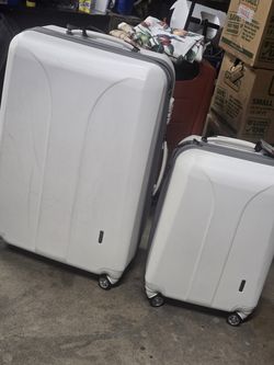 Set Of two Samsonite suitcase luggage no flaws see all pics