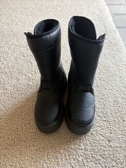 Boys Girls Unisex World Famous Sports Snow Boots Size 4 Youth