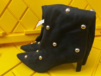 New 7 1/2 BLACK STUDED BOOTS