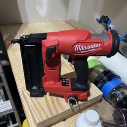 M18 FUEL 18-Volt Lithium-lon Brushless Cordless Gen II 18-Gauge Brad Nailer (Tool-Only)