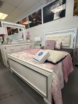 OFFER BEDROOM SET - SET DE DORMITORIO - NEW - ASK FOR PRICE