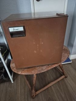 Mini refrigerator