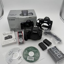 Mint Canon 5D Mark IV - Low Shutter