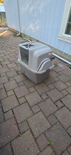 Catit SmartSift Plastic Closed Cat Litter Box