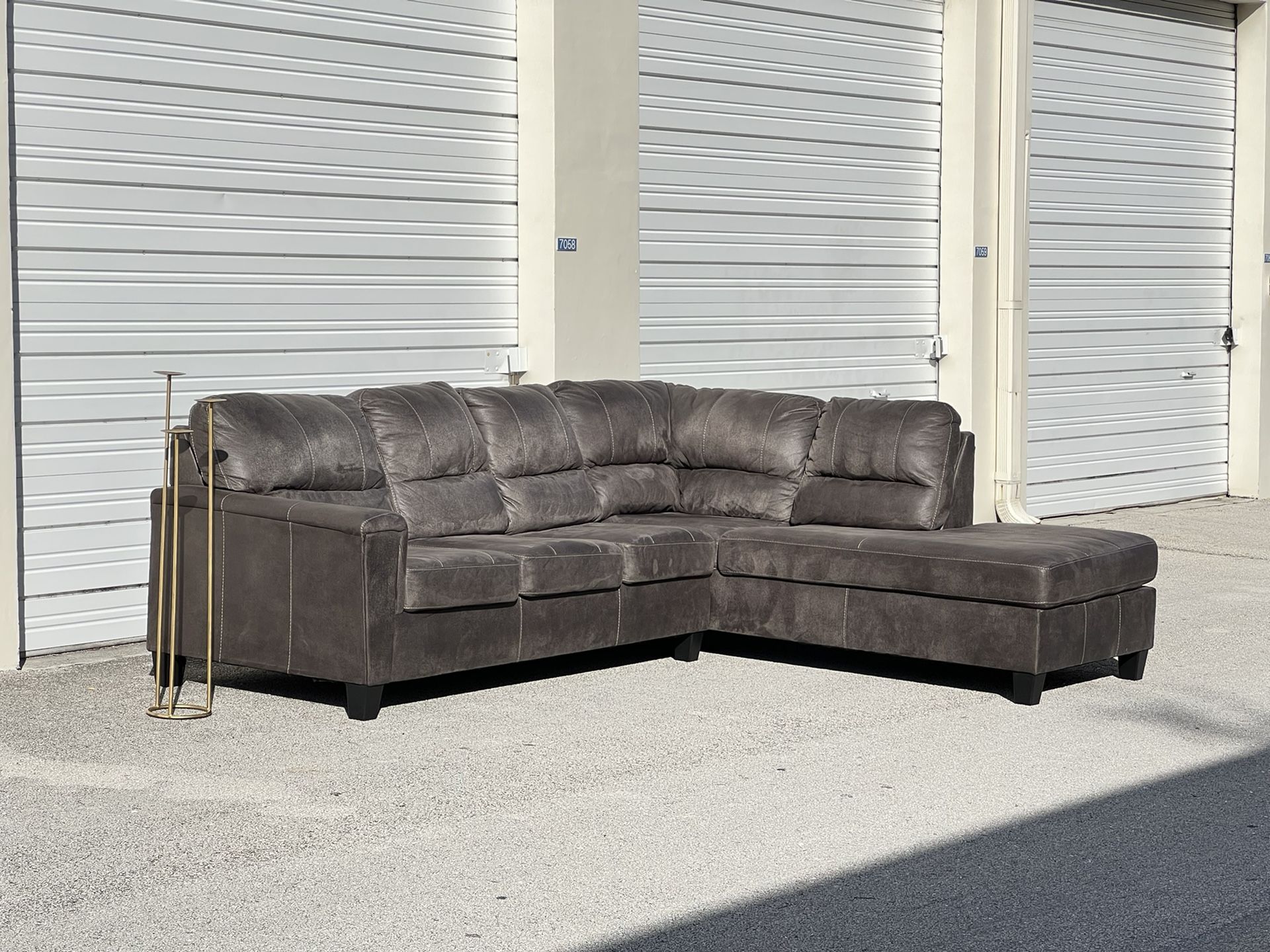 MODERN GRAY SECTIONAL LSHAPE COUCH SOFA IN EXCELLENT CONDITION LIKE