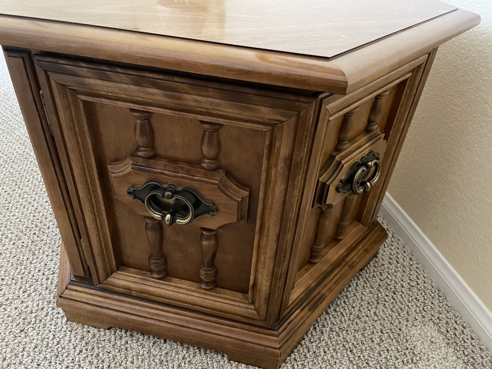 HARDWOOD END TABLE 