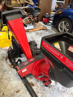 Wood chipper shredder
