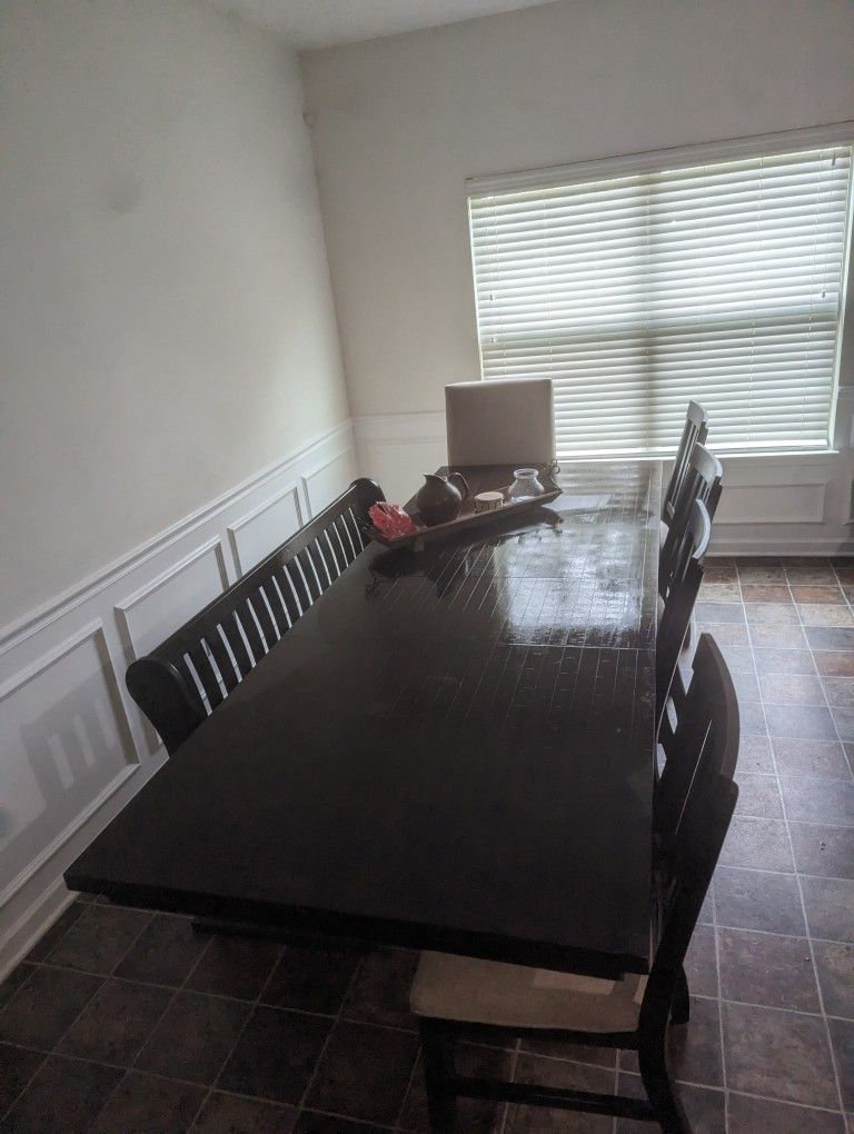 Kitchen Table 9.5 Feet