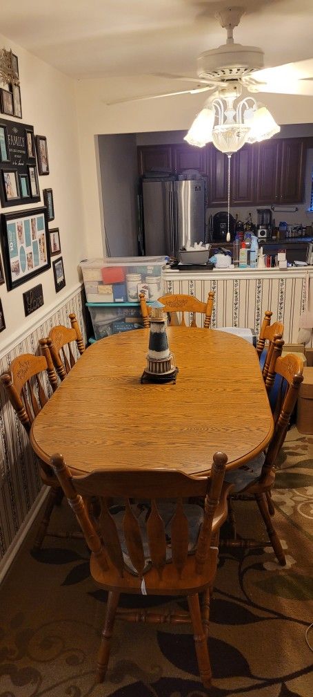 BLACK FRIDAY SALE $295 Yugoslavian Solid Oak Dining Room Set:  Hardwood Table w/6 Chairs & 2 Leaves.  Used, very little wear (Lawrenceville, NJ)
