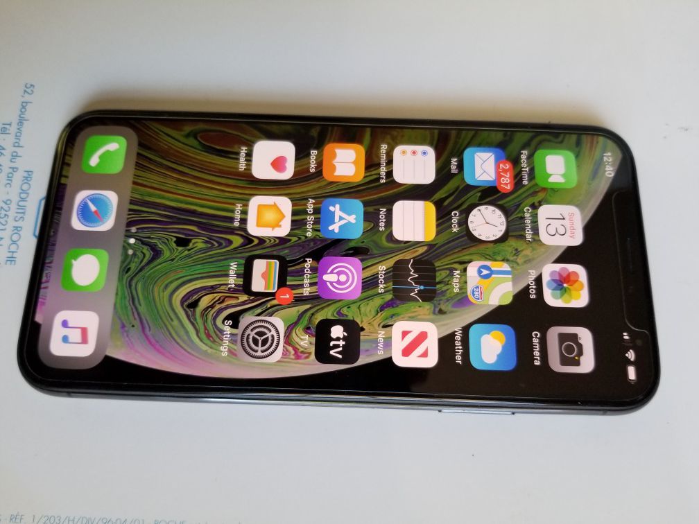 iPhone Xs. AT&T 64GB. Like New