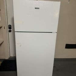 Hot Point Refrigerator With Top Freezer