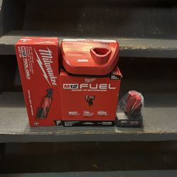 Milwaukee M12 Impact And Ratchet Kit 