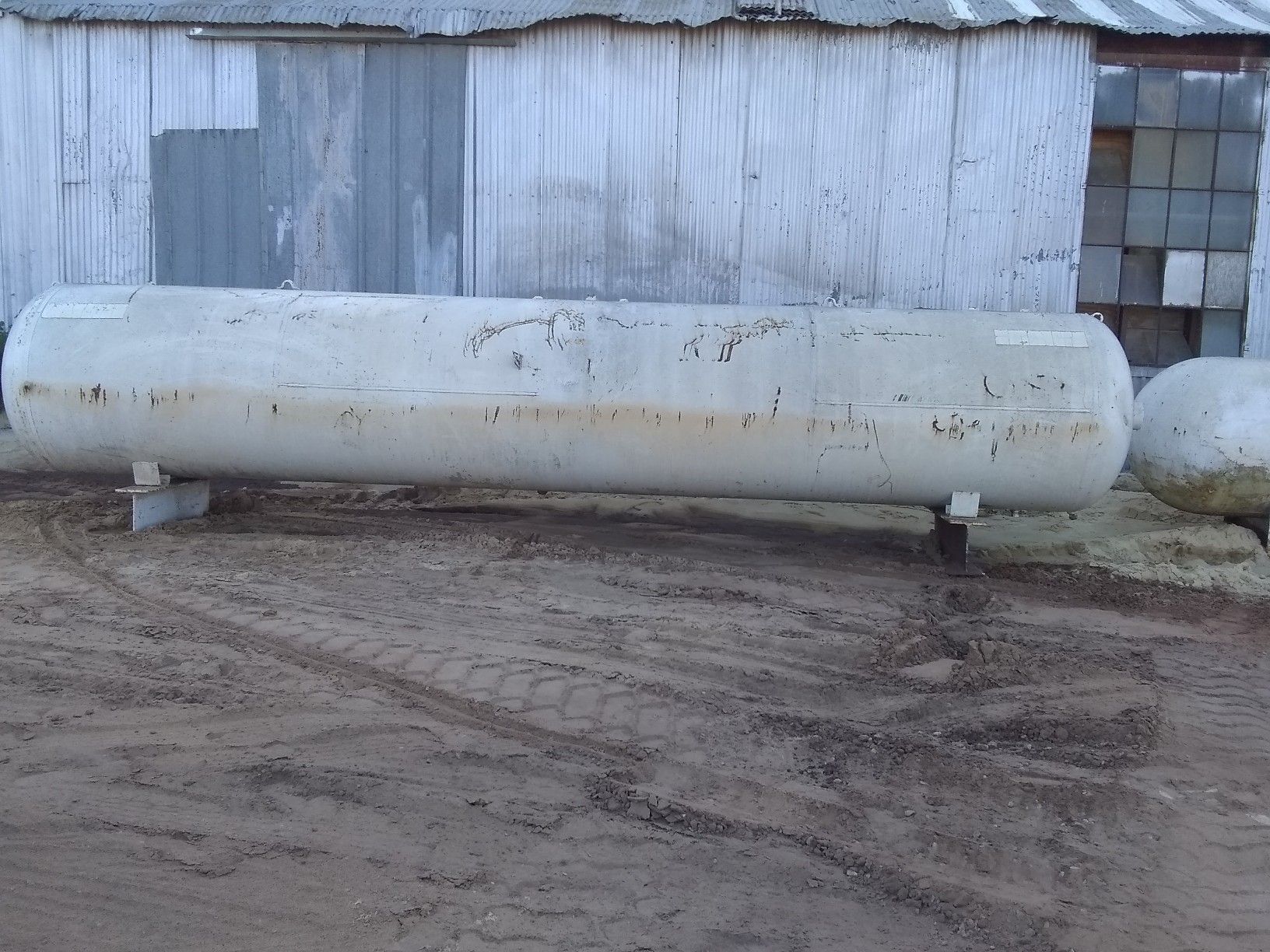 2000 gallon propane tank
