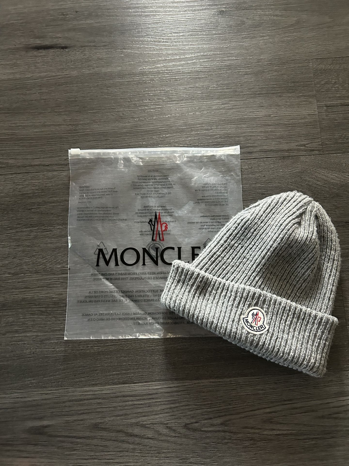 GREY MONCLER BEANIE 