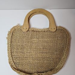Beautiful Lightweight Jute Tote Bag With Wooden Handles
