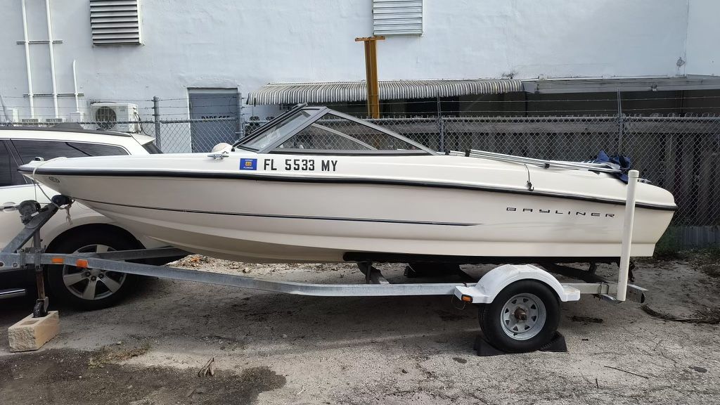 FOR SALE **2005 BAYLINER CRUISER BOAT **