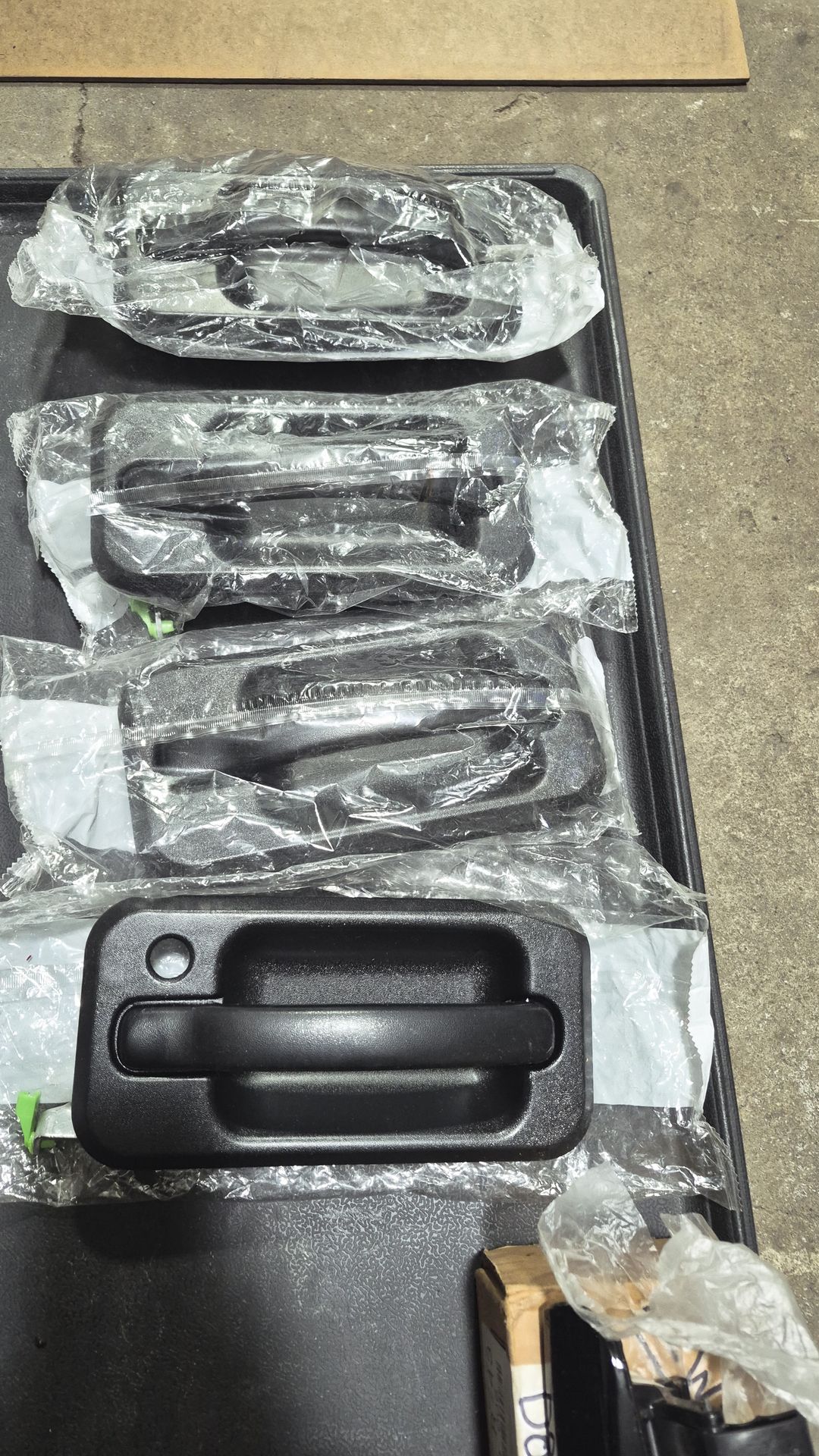 Hummer H2 ,Escalade .challenger door handles new