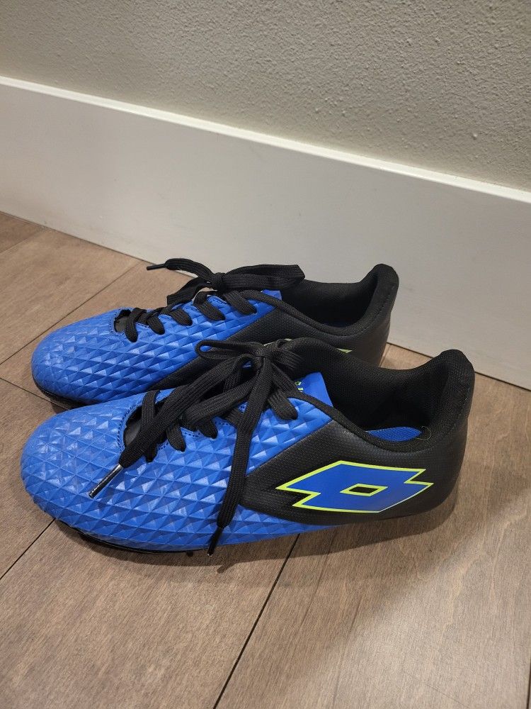 Soccer Cleats Size 5