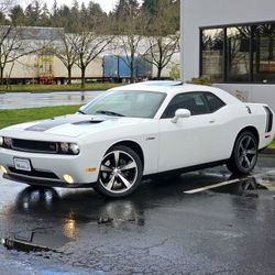 2014 DODGE CHALLENGER R/T. 5.7L V8.