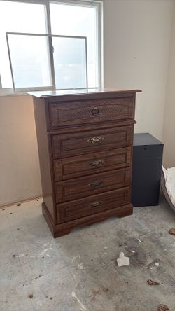 Wood 5 Drawer Dresser