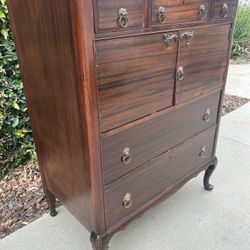 English Georgian Mahogany Gentleman's Dresser/Chest of Drawers