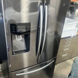 Samsung RF263BEAESG French-Door Refrigerator – Great Condition