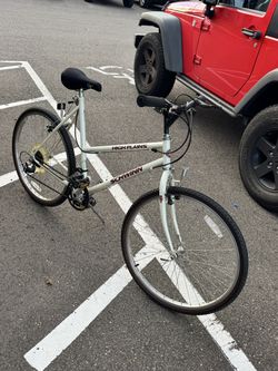 Schwinn High Plains 21-Speed Bike White Mountain Bike