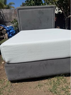 Full bed.  Cama matrimonial