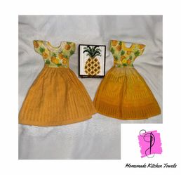 Pineapple Tissue Box cover and 2 kitchen towels