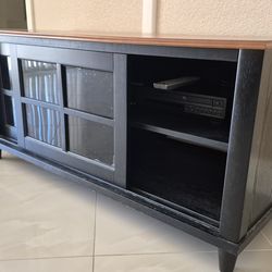 Pair of tower speakers