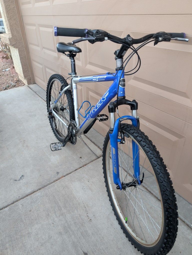 TREK SERIES 3 MENS MOUNTAIN BIKE (M). Aluminum 24 Speeds. EXCELLLENT CONDITION 👌🏼