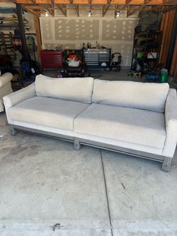 Free delivery couch