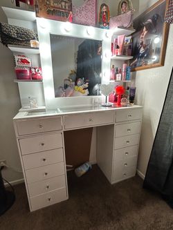 White Vanity Desk with Hollywood Mirror