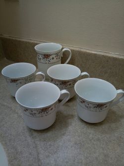 Collectible 4-Piece fine porcelain China coffee cups (Japan) with a free cup