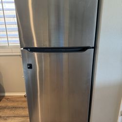 Refrigerator For Sale 