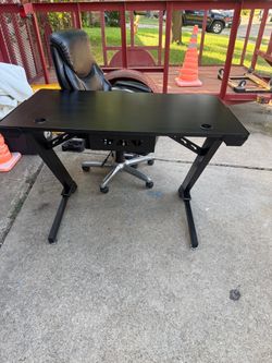 Gaming Desk With Chair.